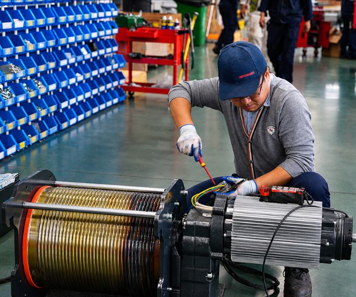 Professional Coil Lifting Avoids Material Damage