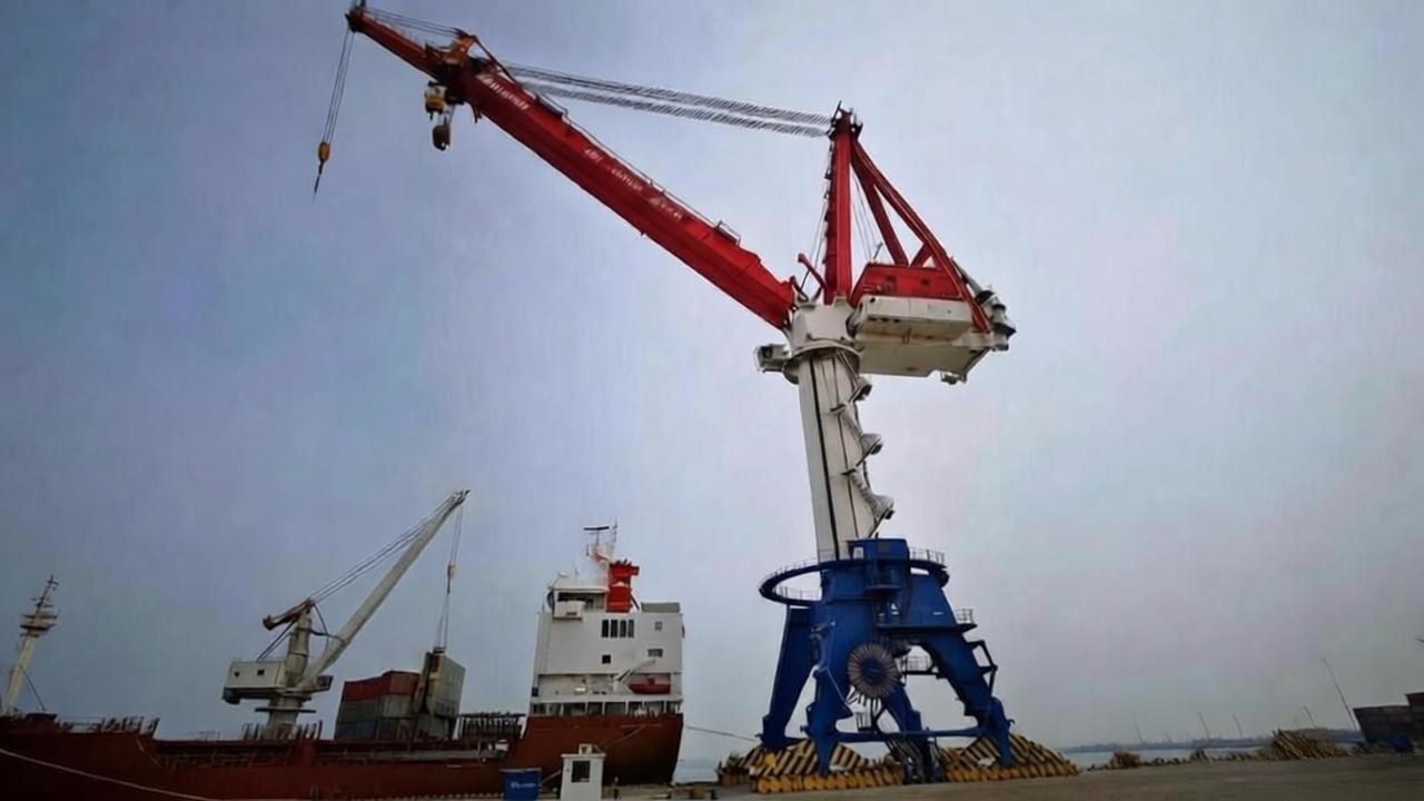 Mobile Harbour Crane
